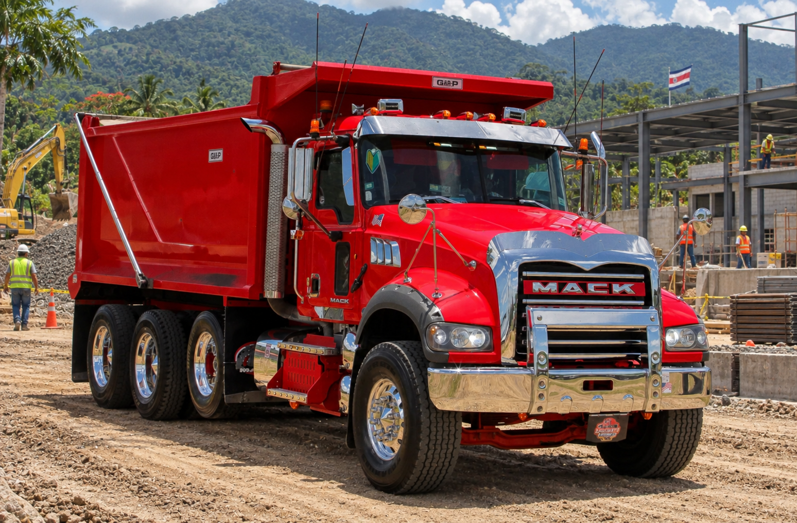 Vagoneta roja Mack de SKY Maquinaria lista para transportar tierra y agregados en Costa Rica